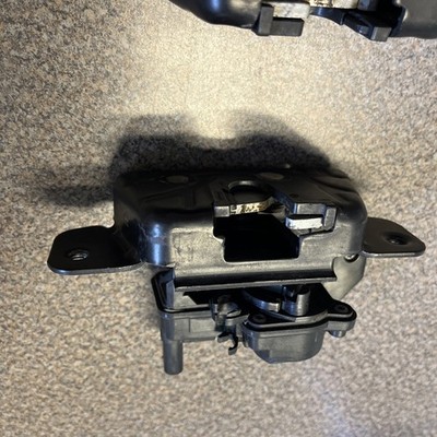 Dodge Ram 1500 19-23 Ram 68309893AL Rear Tailgate Latch Right And