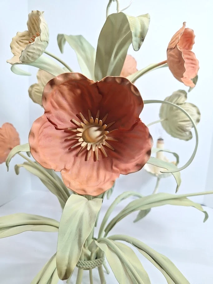 Lámpara de araña italiana vintage de mediados de siglo de 6 brazos Tole de metal flores de amapola/24 pulgadas D Foto 2 de 4