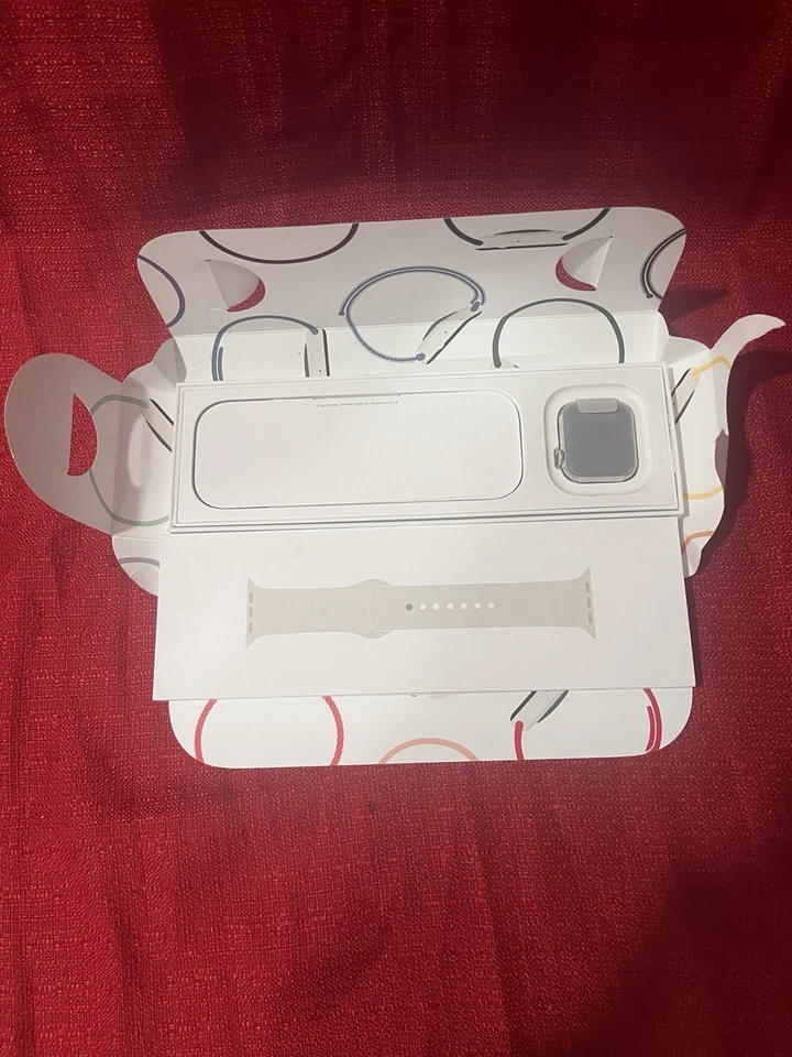 Apple Watch Series 2 Nike 38 mm GPS Estuche de aluminio plateado con correa flexible blanca Foto 2 de 2