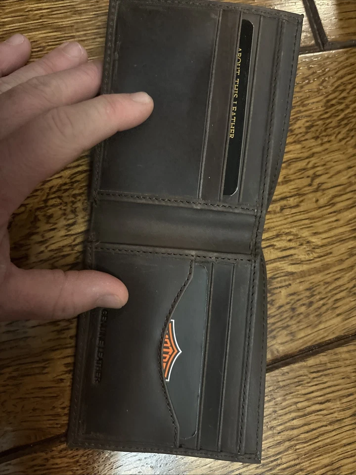 Harley-Davidson de cuero genuino para hombre. Cartera marrón. Nuevo con etiquetas Foto 2 de 3
