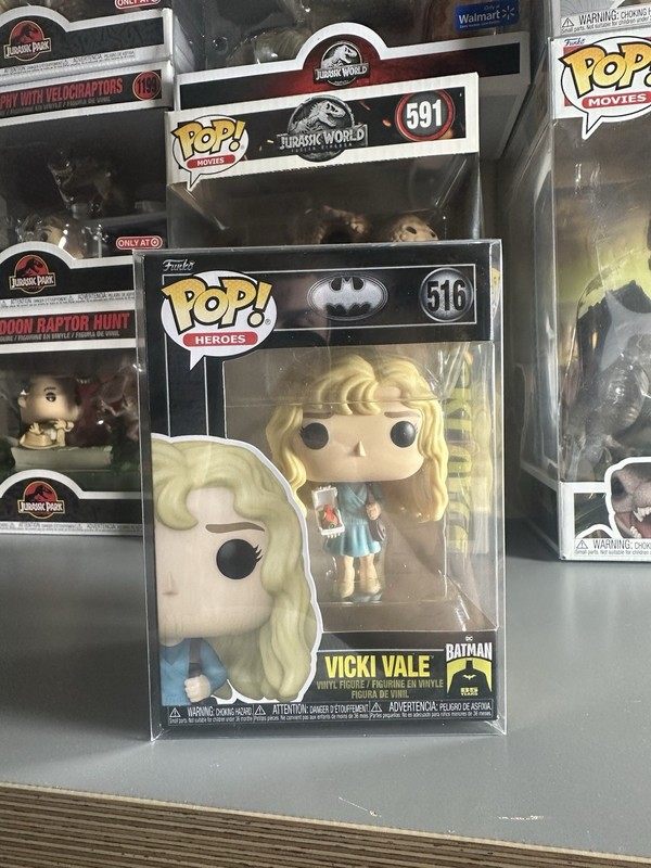  Funko Pop Batman Movie - Vicki Vale Figure w/ Protector 