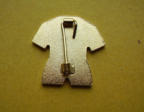 Manchester Utd Anders Lindegaard Enamel Football Kit Lapel Pin Badge - Picture 2 of 2