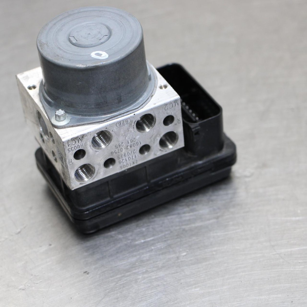 16-18 Kawasaki Ninja ZX10R ZX10 ABS Brake Module Pump | eBay