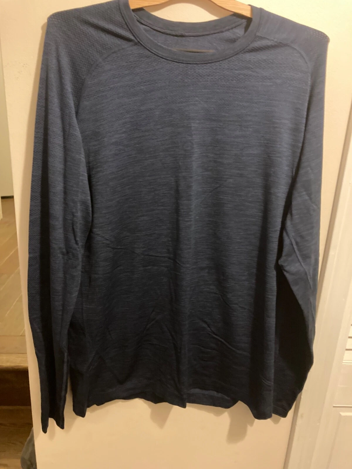 Lululemon Men's Long Sleeve Navy Blue Heather Stretch Active Tee Size Large