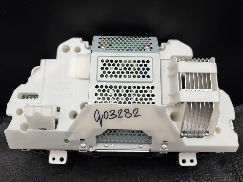 * Panel de instrumentos del velocímetro 2007 2008 Lexus LS460 150.282 millas Foto 2 de 3