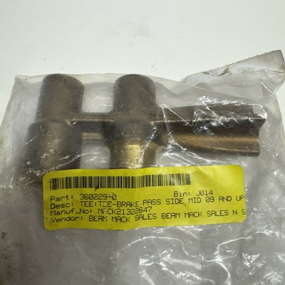 #ad Mack 21322647 Multi Purpose Fitting **SALE** Free Shipping $39.99