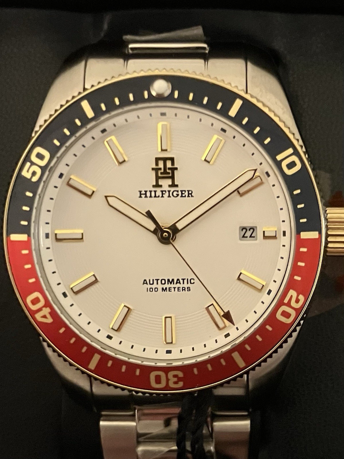 Nuovo orologio uomo automatico Tommy Hilfiger, quadrante bianco, Pepsi, data Miyota 8215! Nuovo con etichette foto 2