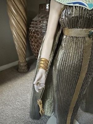 Franklin Mint Nefertiti Egyptian Queen Porcelain Figure Statue