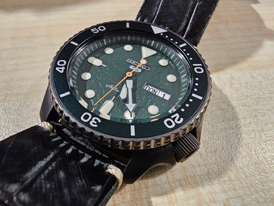 Seiko 5 Sports SRPD77K1 grün Automatik und zusätzliches Lederarmband in OVP