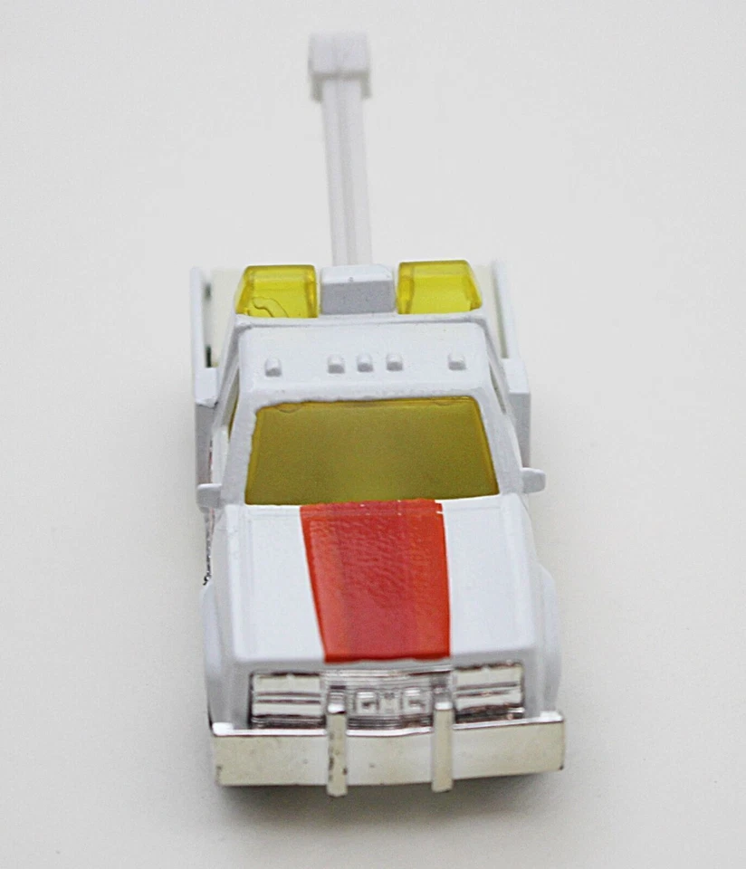 Vintage Matchbox Die-Cast GMC Wrecker NICE Emergency Vehicle - Image 3 of 4