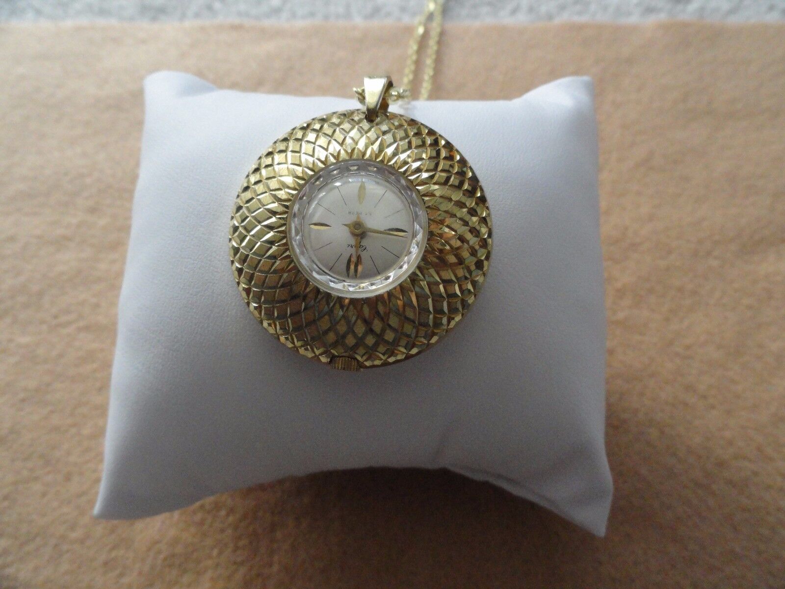 Swiss Made Capri by Mepa Vintage Wind Up Necklace Pendant Watch