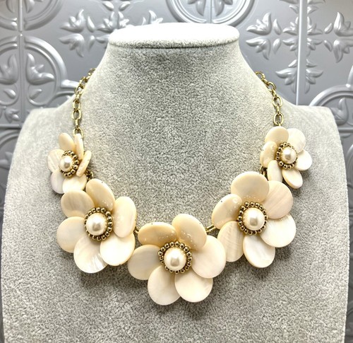 Pearl Flower Necklace 