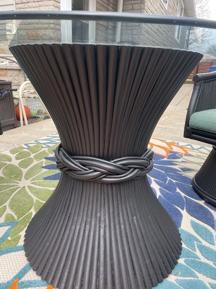 MESA MCGUIRE BAMBÚ RATÁN CON 5 SILLAS GIRATORIAS Foto 3 de 4