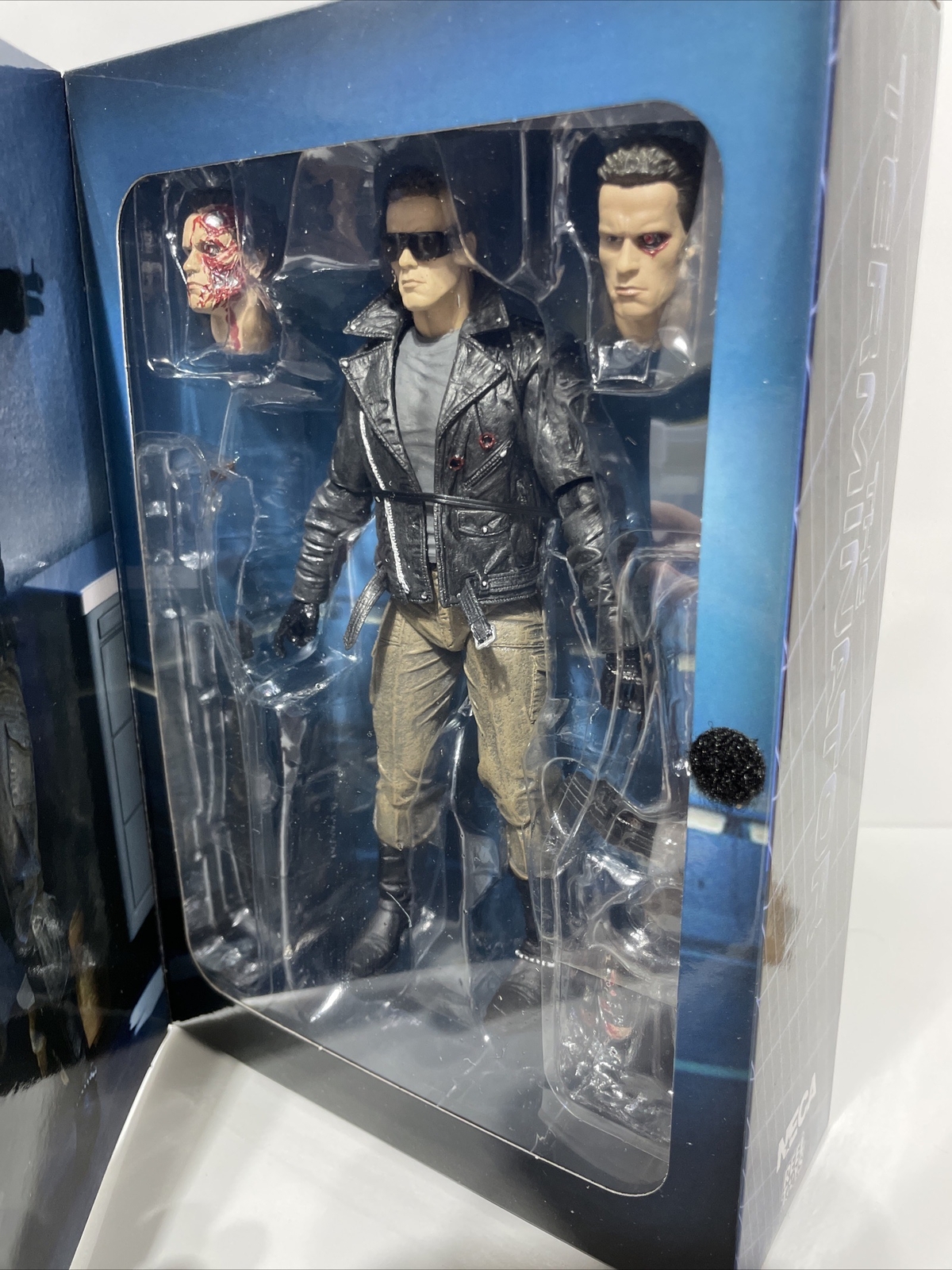 NECA 51912 Terminator Ultimate T-800 Police Station Assault 7 Inch Action Figure