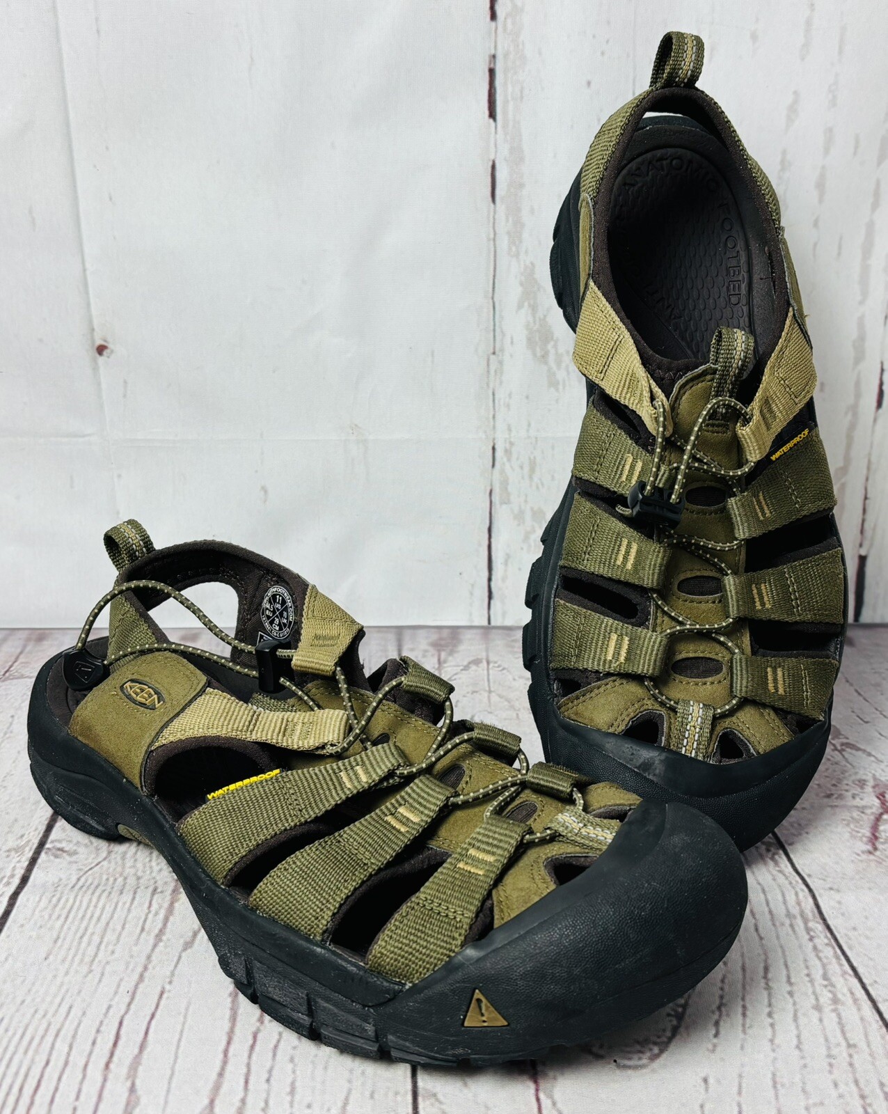 KEEN Newport H2 sandali escursionismo uomo taglia 12 verde impermeabile scarpe acqua usate in ottime condizioni