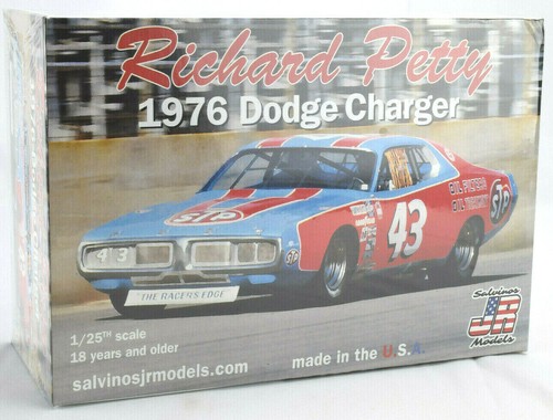 Salvinos Jr Richard Petty 1981 Buick Regal Winner Model Kit - Foto 3