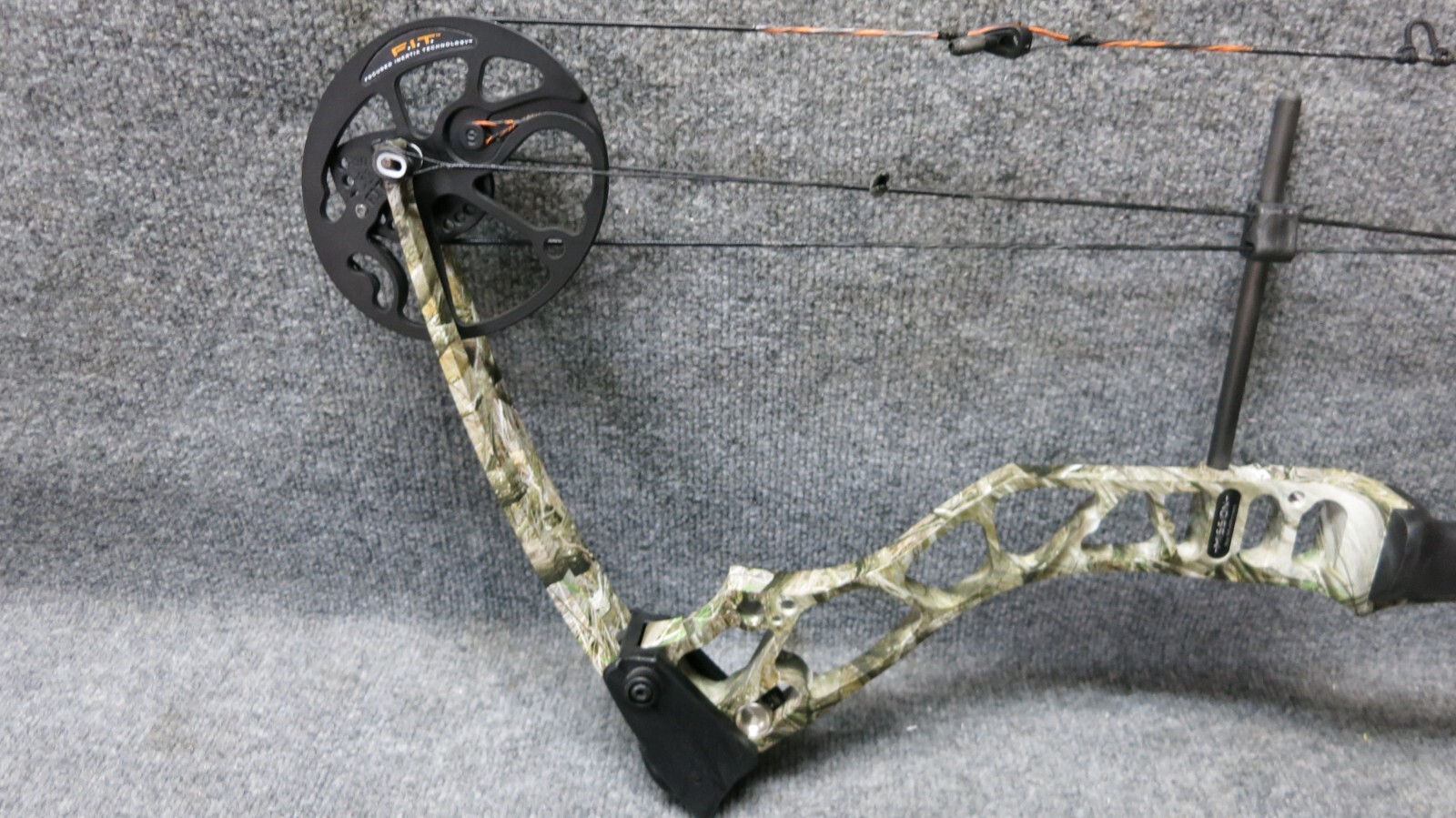 MATHEWS MISSION HYPE DT COMPOUND BOW, RIGHT, LOST CAMO AT, EXCELLENT
