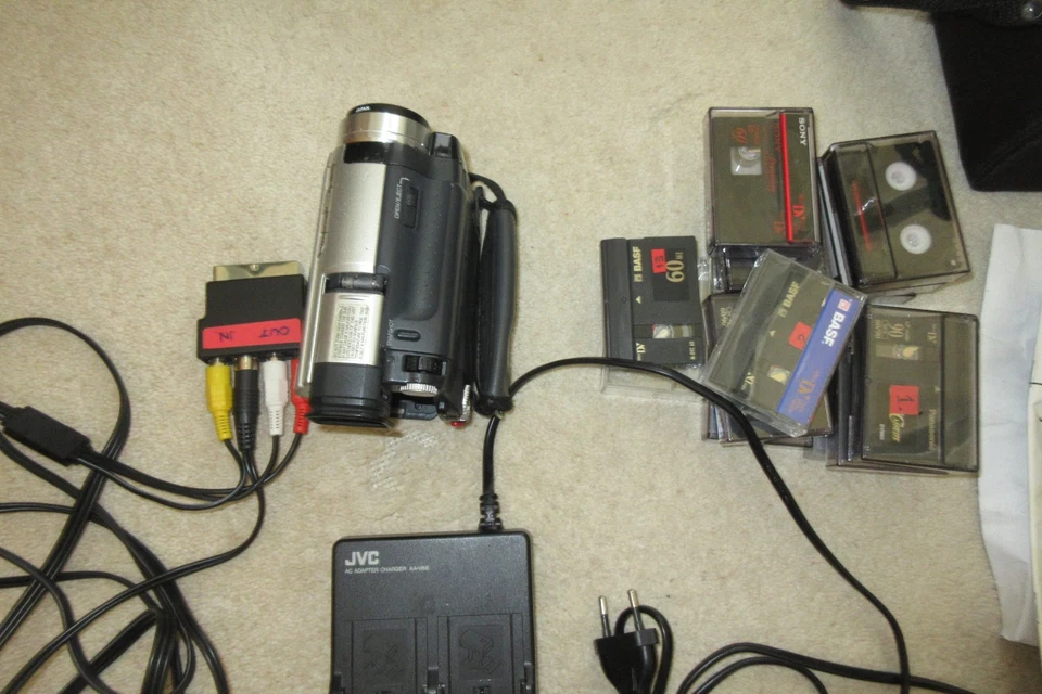 JVC GR-DVL9600 EA MiniDV Digital Camcorder + 3.8: Screen - TESTED - Image 2 of 4