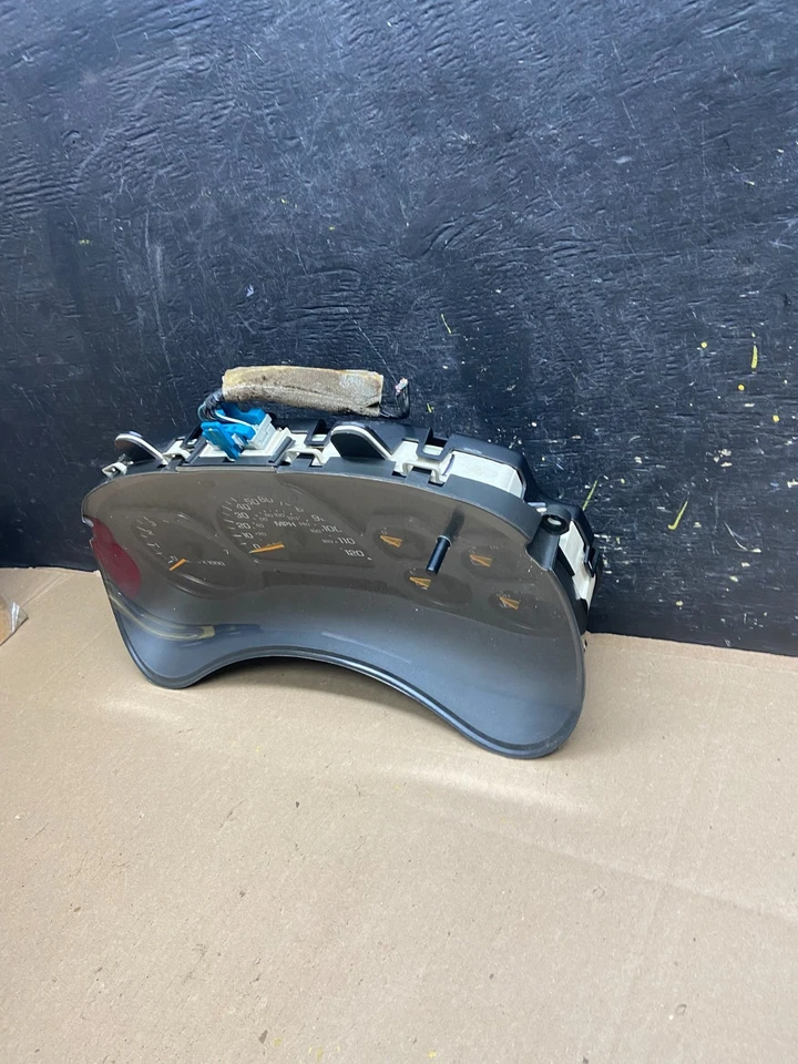 2002 to 2004 GMC Envoy Speedometer Cluster Gauge Oem T9196 DG - Image 3 of 4