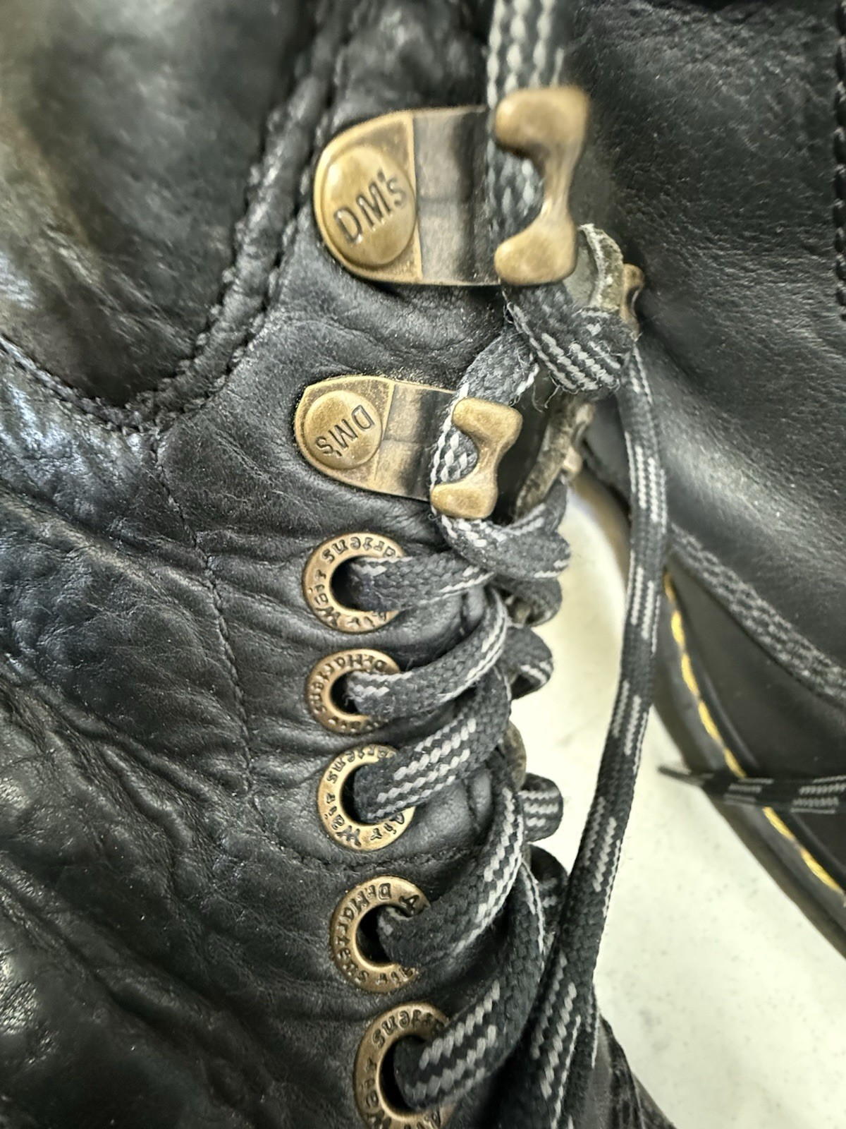 DR MARTEN'S DOC'S Air Wair Black Leather Ankle Boots  Mens 6 Womens 7 thumbnail 6