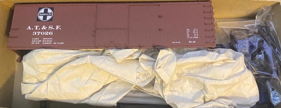 Accurail Ho - 40' Wooden Boxcar AT&SF 37026 - SW - Image 2 of 2