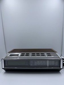 Vintage GE 7-4652A Digital Alarm Clock Radio WORKS! 1982 Woodgrain