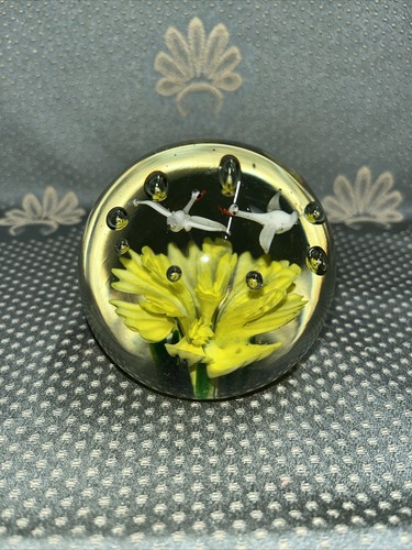 VINTAGE Handmade Paperweight yellow Flowers and Birds Hand Blown Glass - Picture 4 of 4