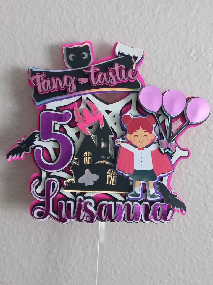 Topper de pastel holográfico colmillo-tastic chica vampiro #fiesta #cumpleaños #fiesta vampiro Foto 2 de 4