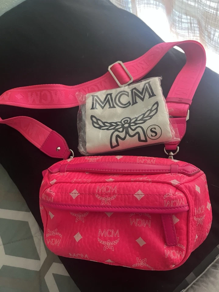 Auténtica Mini Bandolera MCM Visetos Rosa Neón Sin Correa Foto 2 de 4