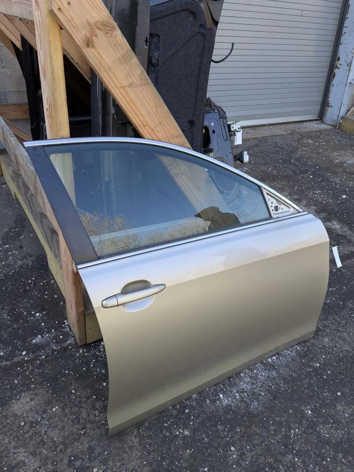 (LOCAL PICKUP ONLY) Passenger Front Door Electric Windows Japan Built Fits 07-11 - Image 2 of 4