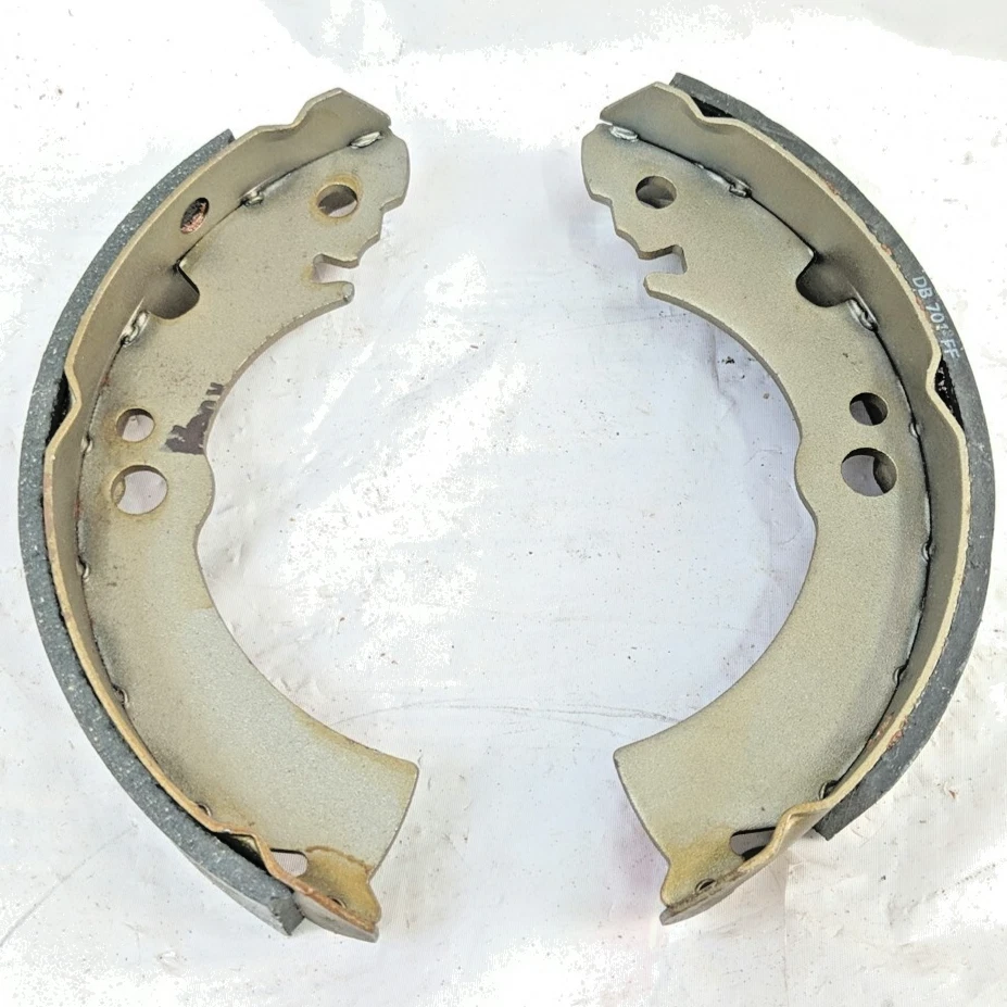 Zapatas de freno de tambor trasero Lucas Girling BS306 para Nissan Sentra 1982 de colección nuevas en stock Foto 3 de 4