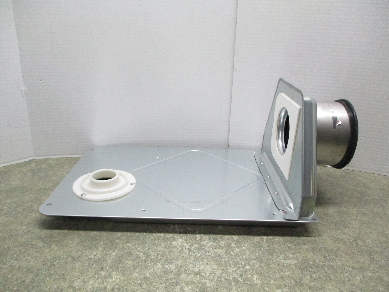 A. O. SMITH TANKLESS WATER HEATER DUCK UNIT PART 319143557 ATK5UCV