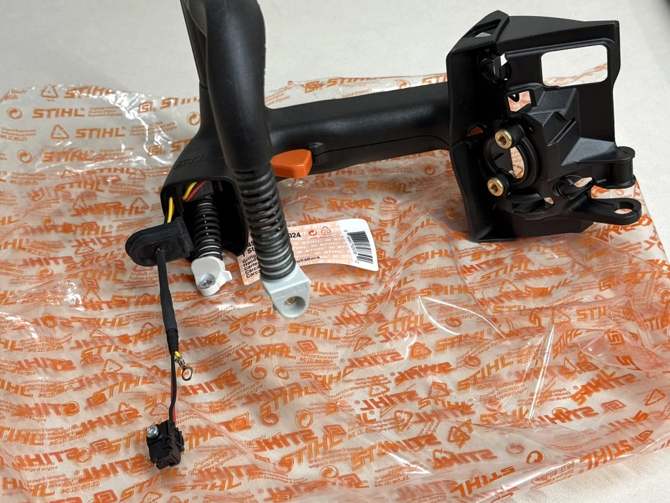 CARCASA DE MANGO STIHL OEM 1145 790 1024 MS 201 TC-M MS201TC-M M-TRONIC GENUINA Foto 3 de 4