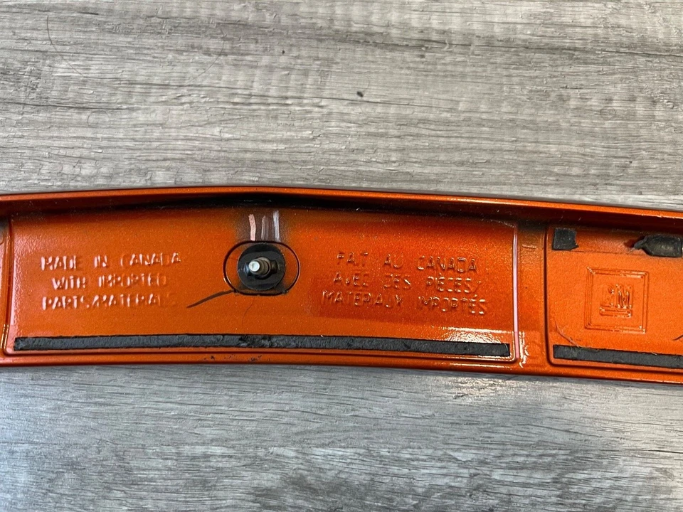 ОРАНЖЕВЫЙ CAMARO 2018-НАСТОЯЩЕЕ ВРЕМЯ ЗАПАСНОЙ ОРИГИНАЛЬНЫЙ СПОЙЛЕР GM ЗАВОДСКОЙ ПОСТАВЛЯЕТСЯ С ВИНТАМИ - Изображение 4 из 4