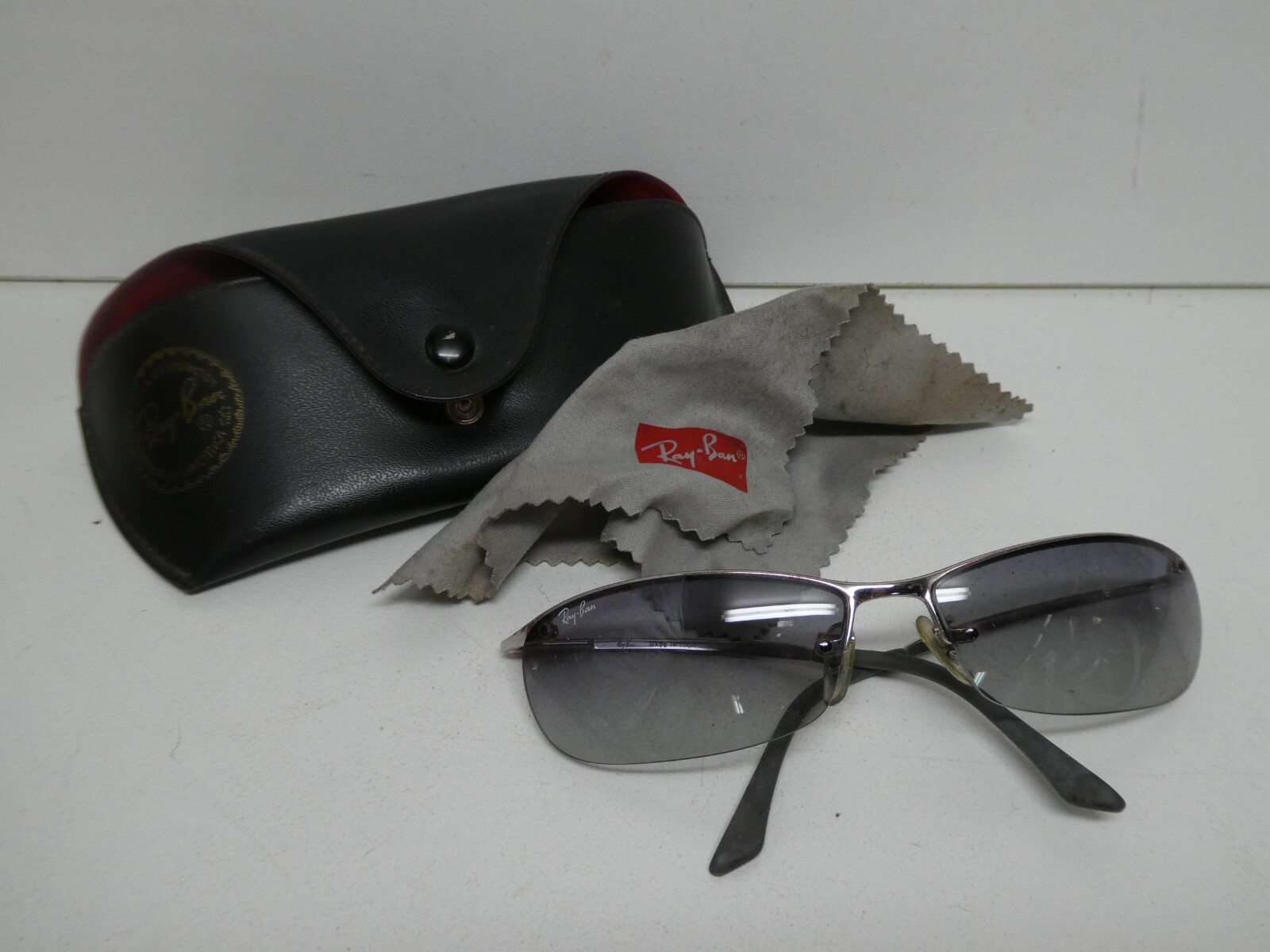 VINTAGE ORIGINAL RAY BAN SUNGLASSES RB3186 AND CASE MADE IN ITALY