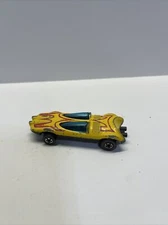 Vintage 1969 Mattel HOT WHEELS RED LINE SWINGIN WING YELLOW with red/purple 