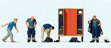 Preiser 10642 HO Scale Preparing For Fire Run...