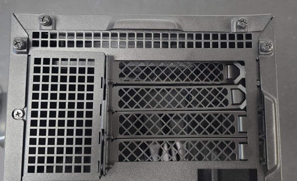 @NEW/MINOR DAMAGE@ SilverStone SUGO 17, Black, Compact Micro-ATX Chassis, MSI01 - Image 4 of 4