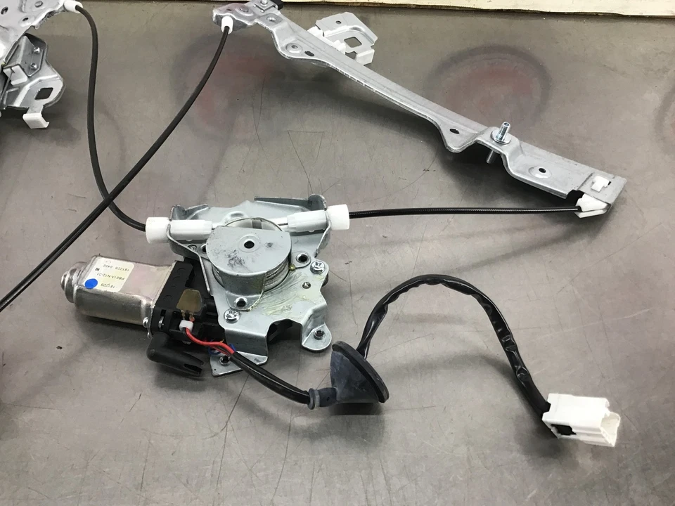 2003 Nissan 350Z Driver Left Window Regulator Motor OEM 15BB7DA - Imagem 2 de 4