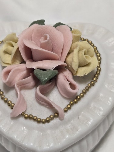 Heart Shaped White Porcelain Trinket Box with Raised Porcelain Pink Yellow Roses - Picture 2 of 9