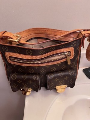 Louis Vuitton medium Shoulder Bag zip top closure