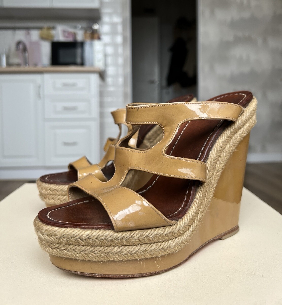 CHRISTIAN LOUBOUTIN Beige Patent Bibao Wedge Espadrilles Sandals