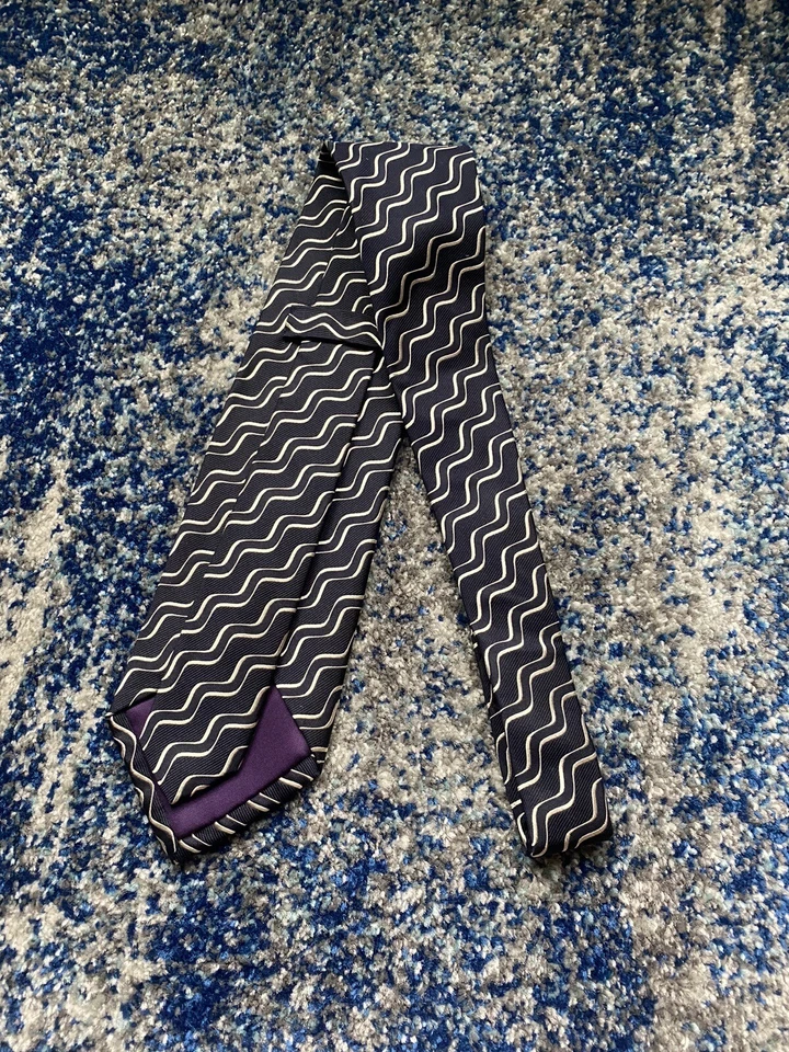 Corbata Ralph Lauren Etiqueta Púrpura Azul Marino Blanco Onda Sesgada Rayas Seda Inglaterra Foto 3 de 4
