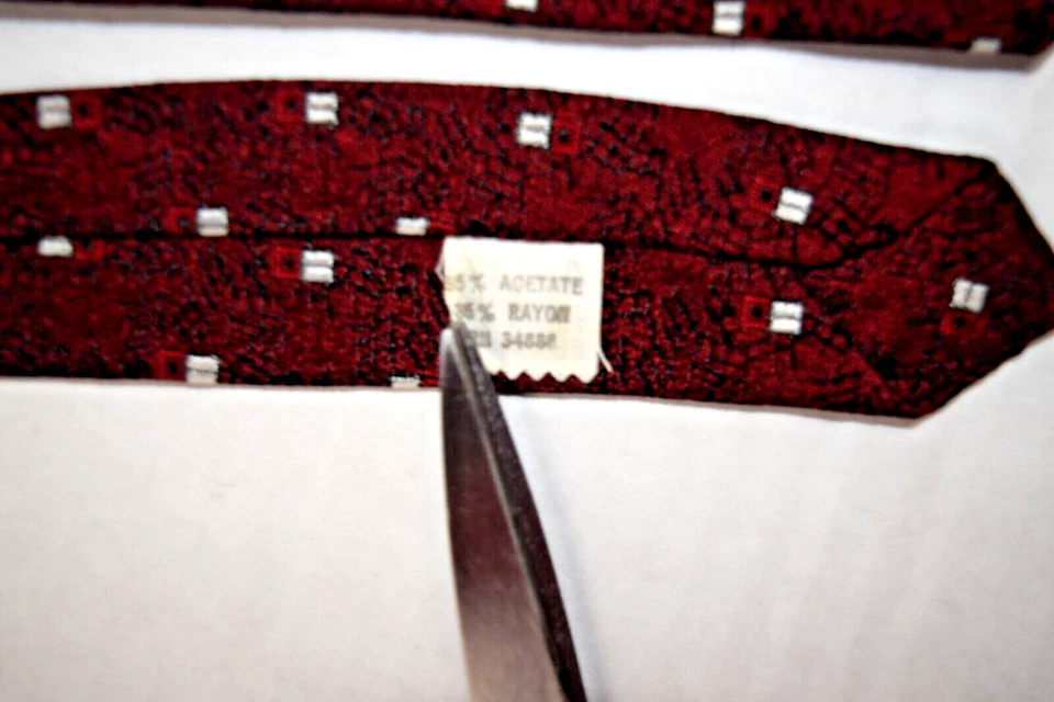Corbata de Colección Cuadrados Medianoche Años 50 60 Rojo Carmín Acetato Rayón Corbata 52" x 2.5" Foto 3 de 4