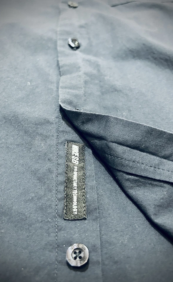 Camisa Nike SB con botones monopatín elástica para hombre mediana azul marino Foto 4 de 4