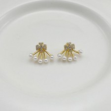 New! Tory Burch Pearl stud Gold earrings with Jewelry Pouch
