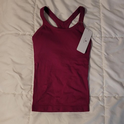 Women's workout top tight