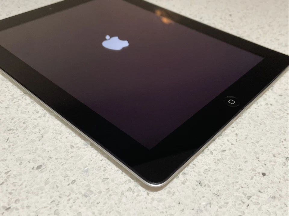 Apple iPad 3 A1430 - 16GB, Wi-Fi + 4G Cellular/ 9.7in - Black (AU Stock) #3 - Image 4 of 4