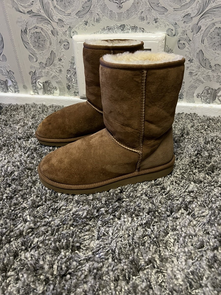 UGGオーストラリア・CLASSIC SHORT 5825 w/BLK ムートンブーツ アグ