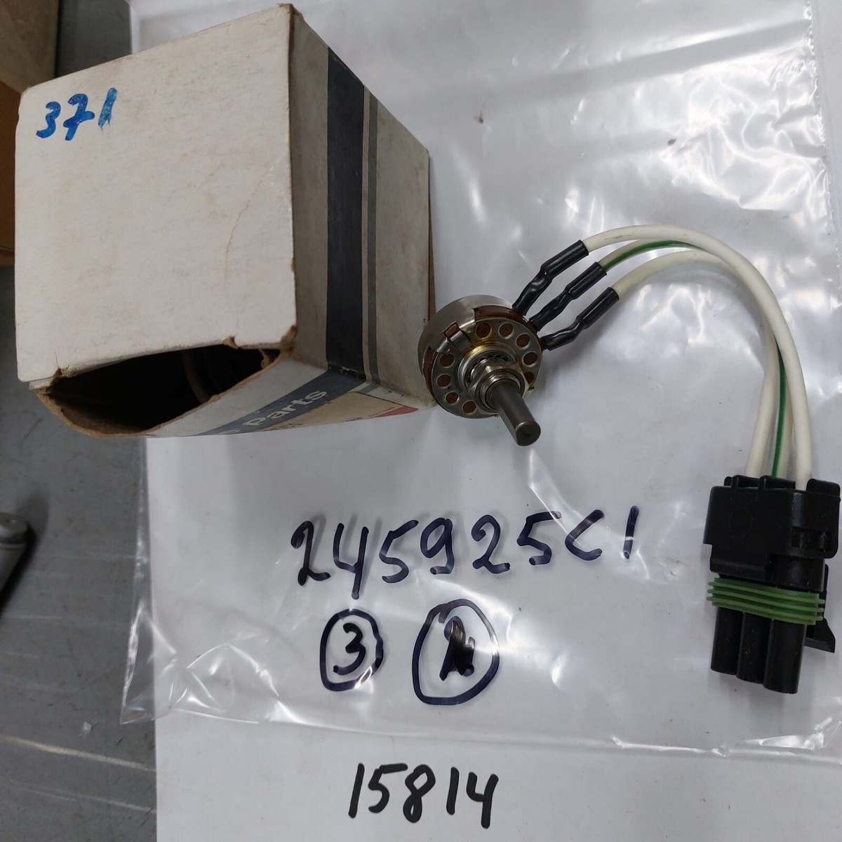 NOS TRACTOR PARTS POTMETER 245925C1 1688, 1670, 1644, 1666, 1680, 1620, 1660, 1 NOS TRACTOR PARTS POTMETER 245925C1 1688, 1670, 1644, 1666, 1680, 1620, 1660, 1